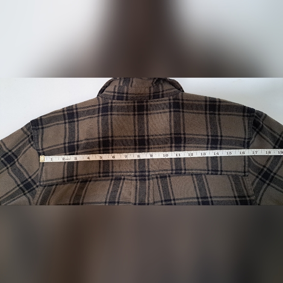 Northeast Outfitters Army Green and Black Button Down Flannel Size Small - Picture 7 of 8